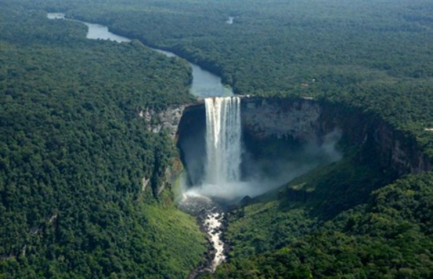 Guyana_turismo_cataratas.jpg